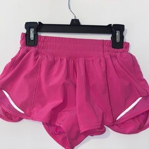 SONIC PINK LULULEMON SHORTS LOW RISE 2.5